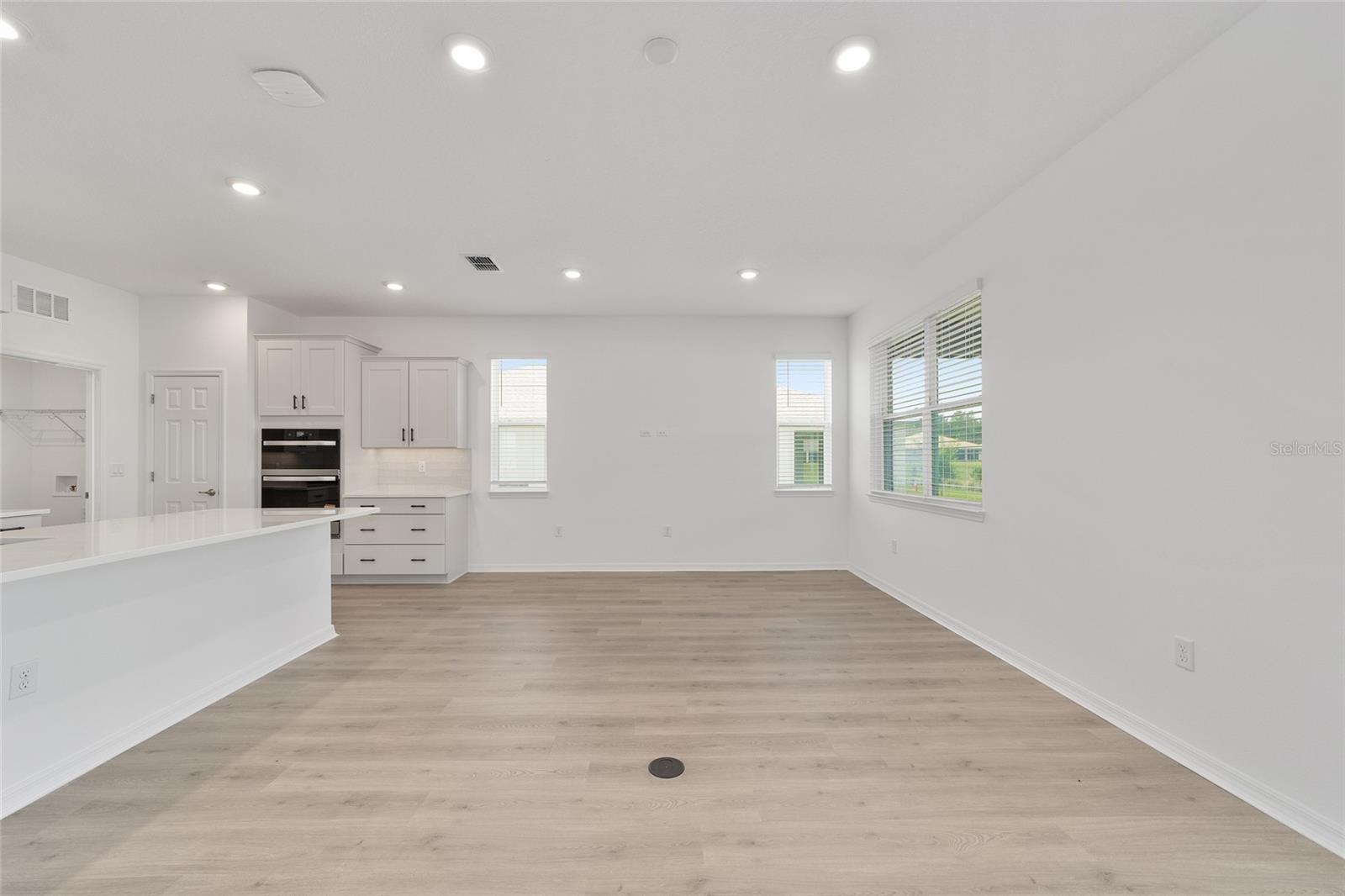 ON TOP OF THE WORLD - Residential
