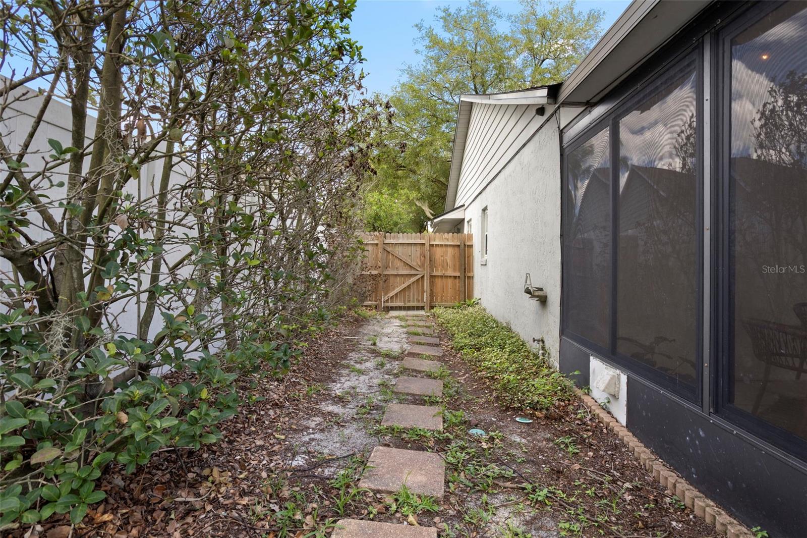 ALOMA PARK - Residential