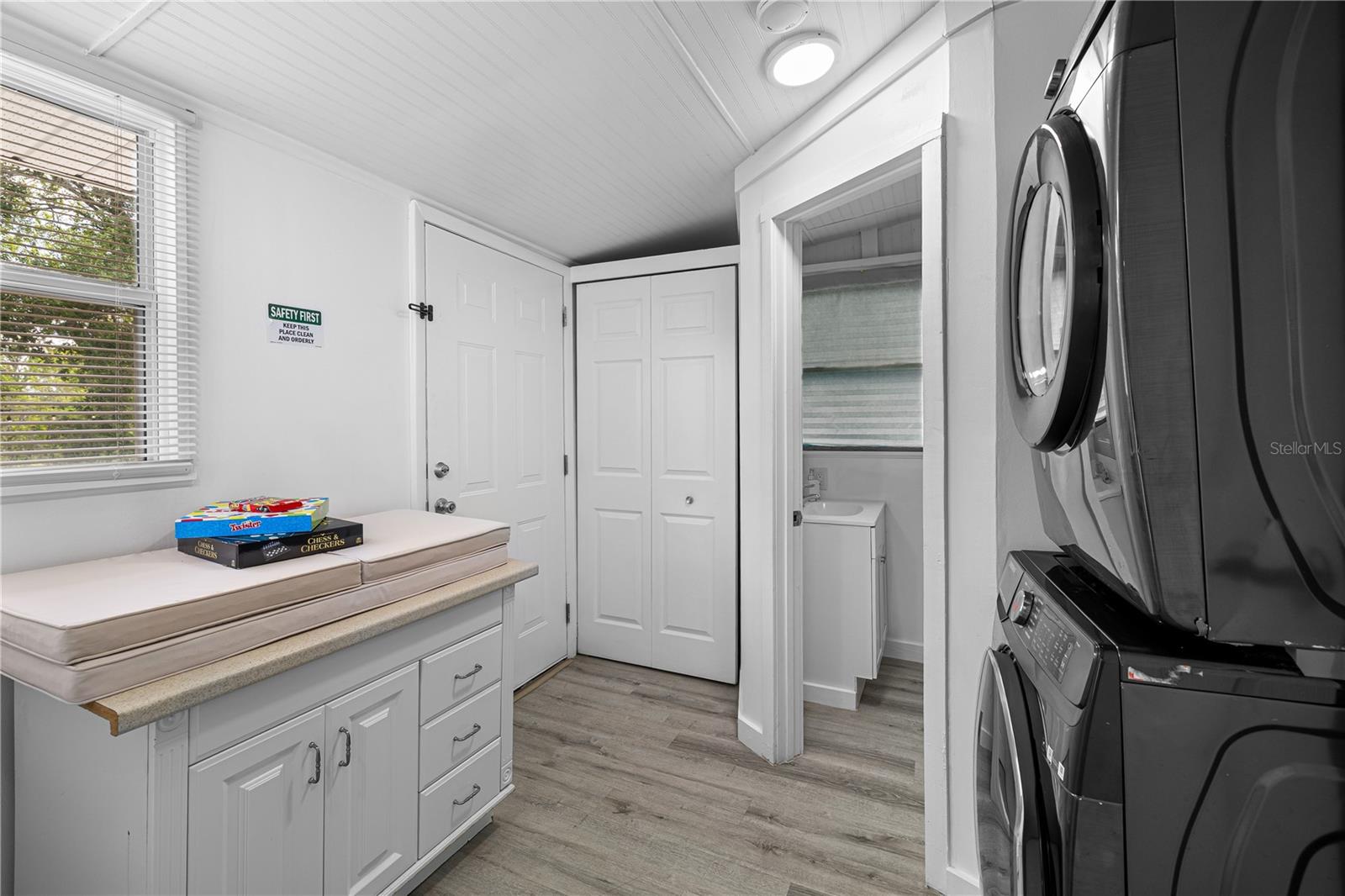 DUPONT LAKES ESTATES INC - Residential