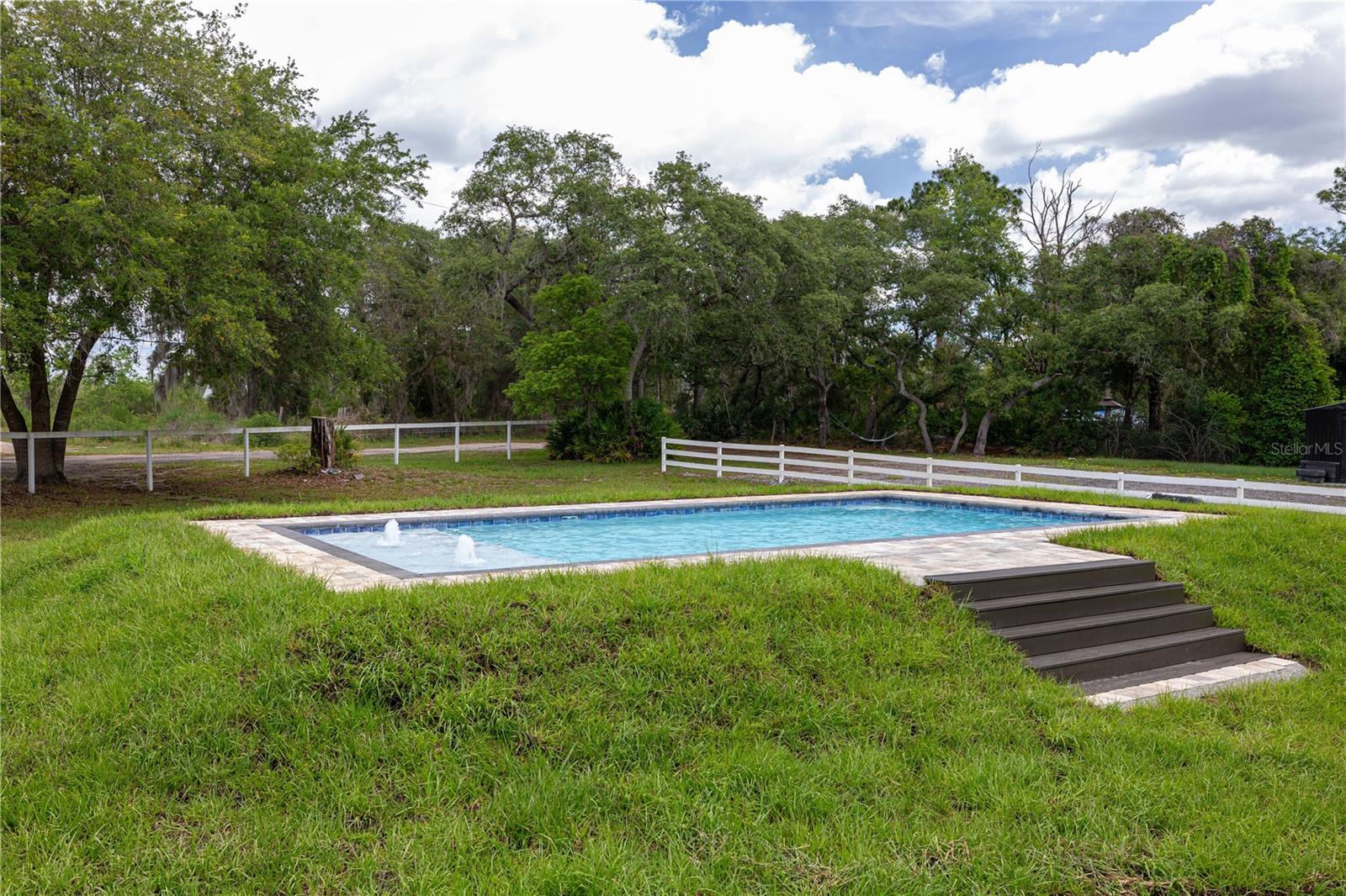 DUPONT LAKES ESTATES INC - Residential