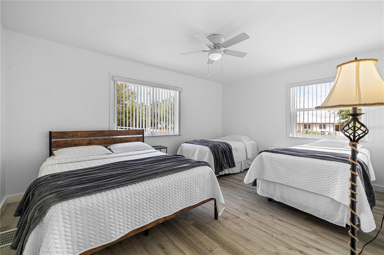 DUPONT LAKES ESTATES INC - Residential