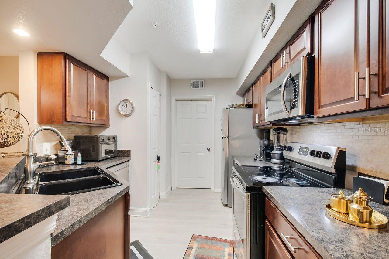 CREST/WATERFORD LAKES - Residential
