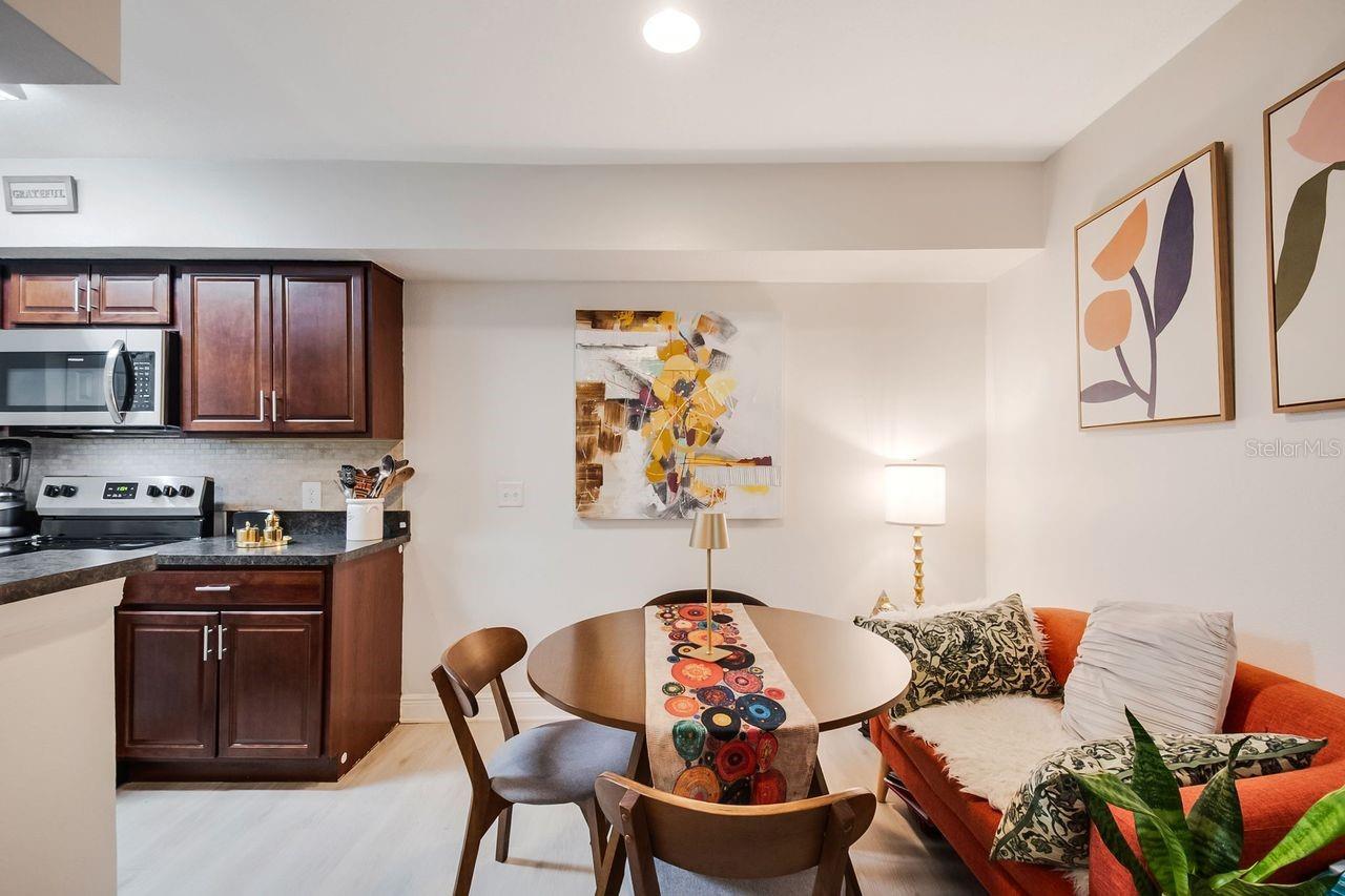 CREST/WATERFORD LAKES - Residential
