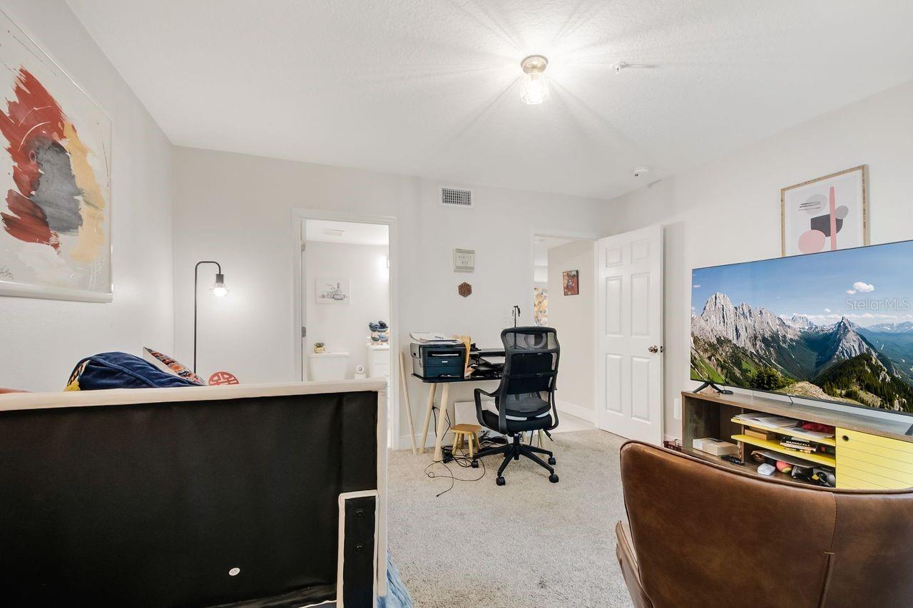 CREST/WATERFORD LAKES - Residential