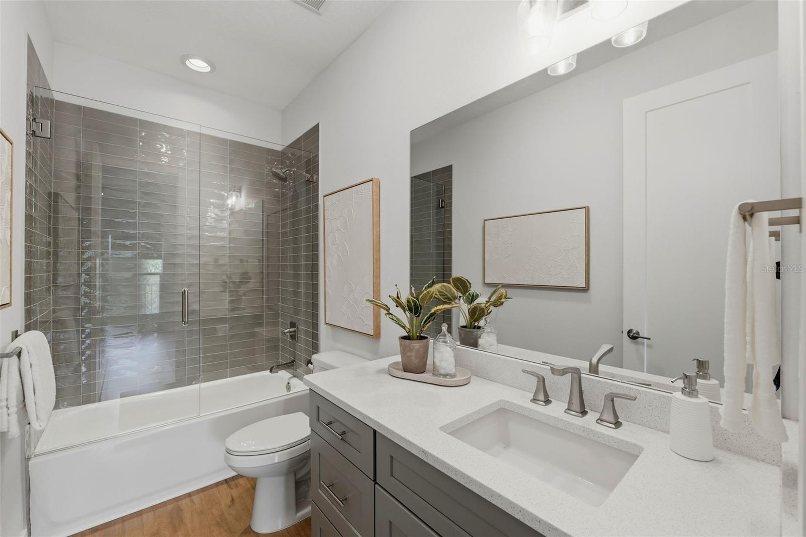 HIGHLAND TWNHMS - Residential Lease