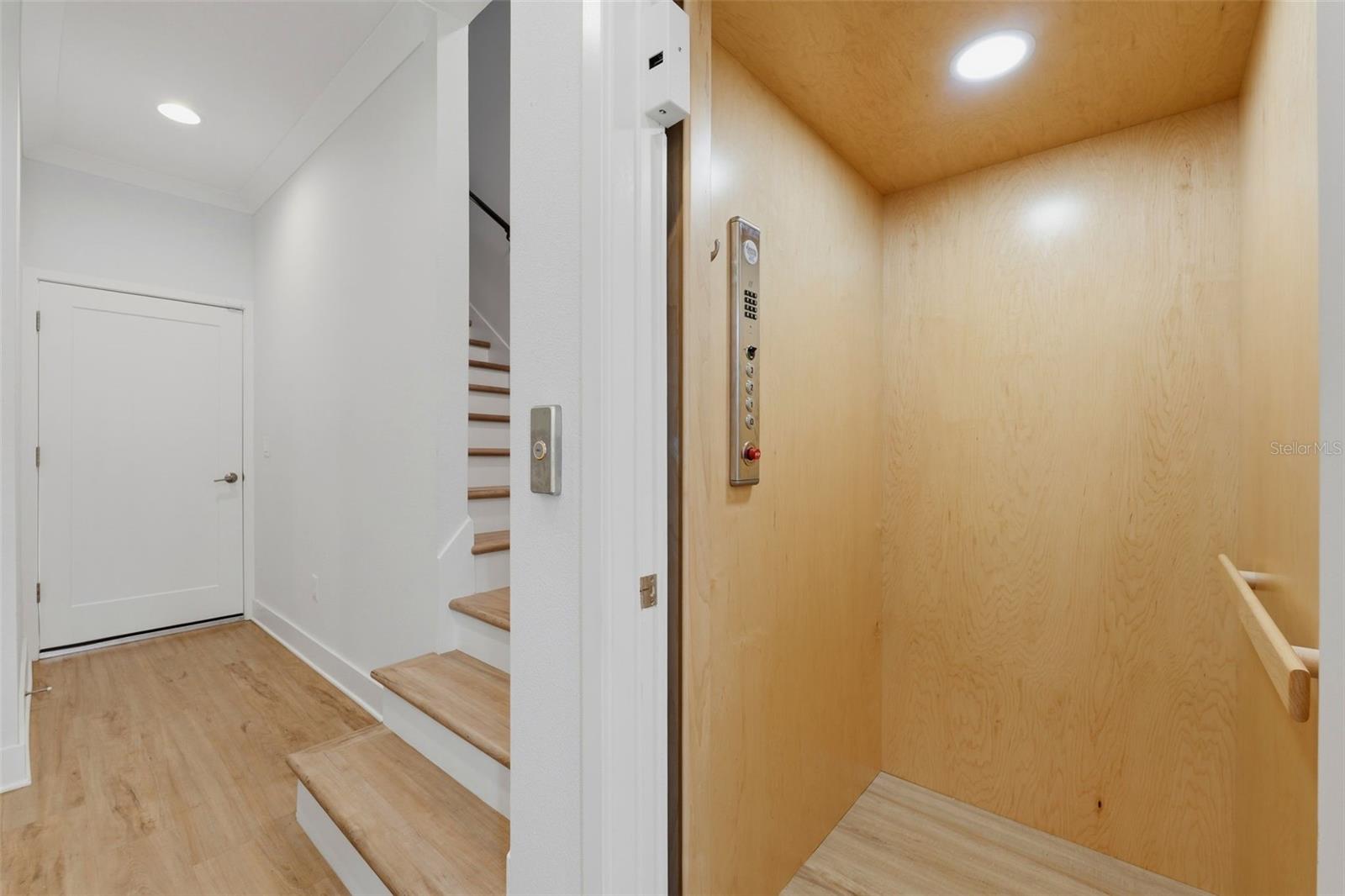 HIGHLAND TWNHMS - Residential Lease