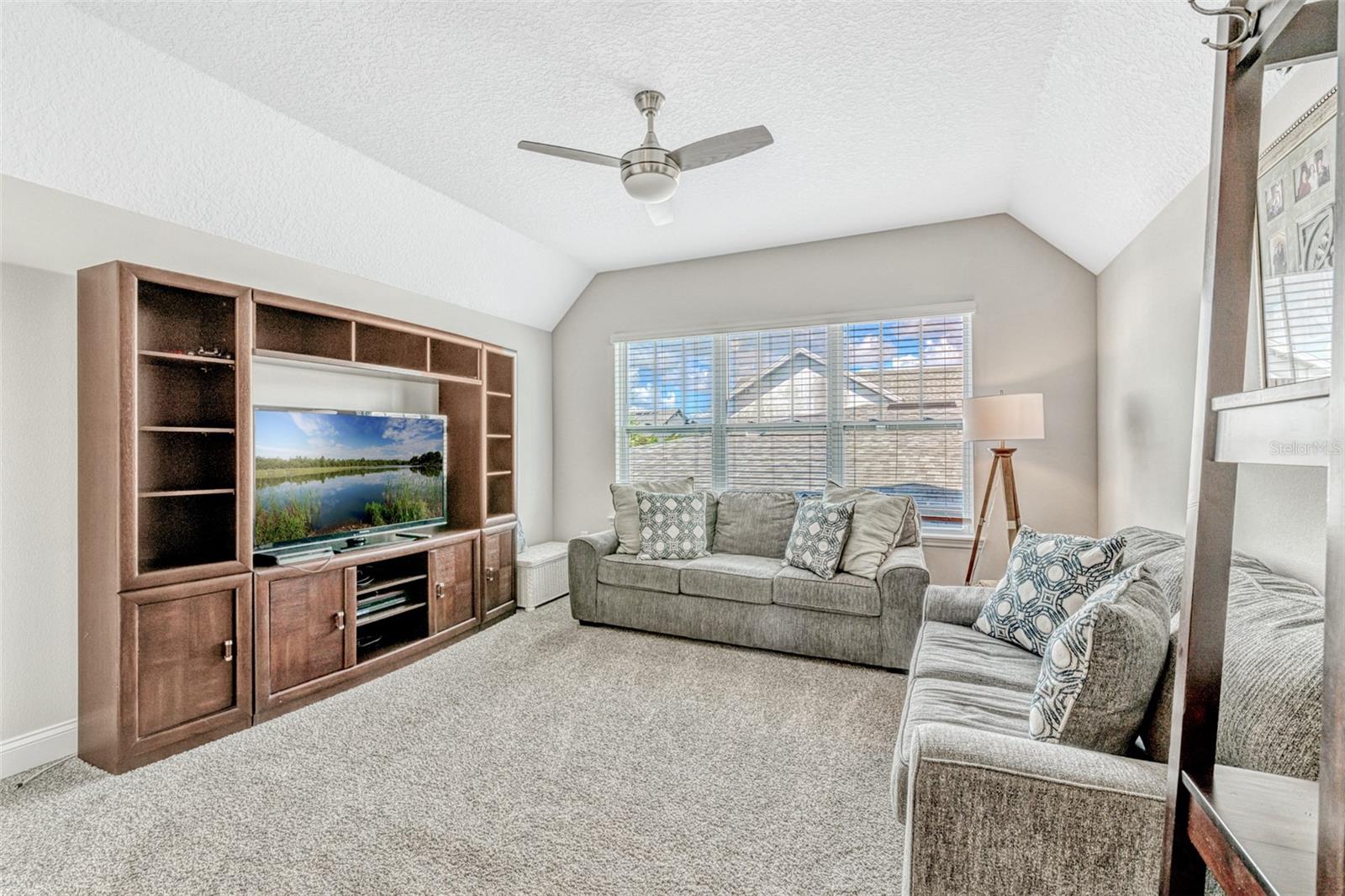 LAUREATE PARK - Residential Lease