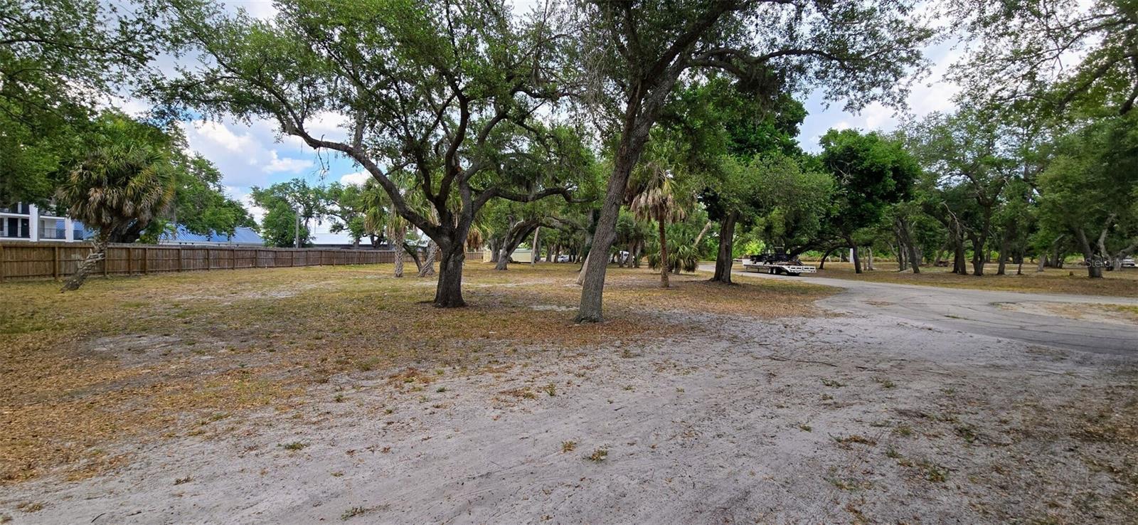 ACREAGE - Land