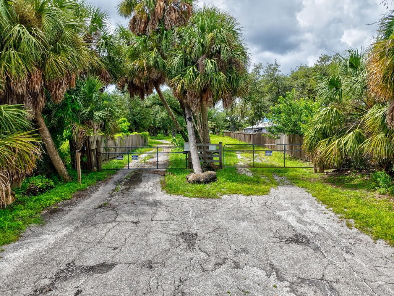 ACREAGE - Land