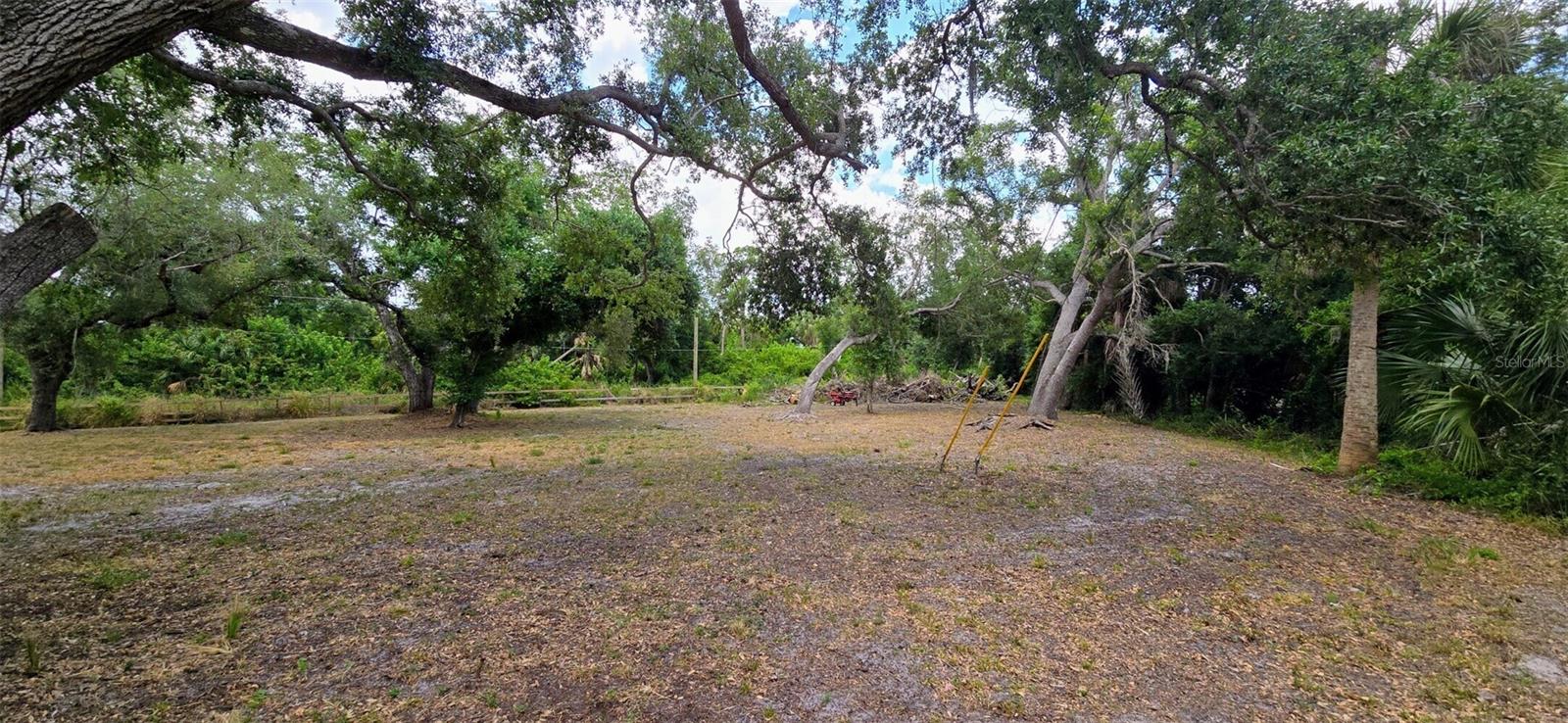 ACREAGE - Land
