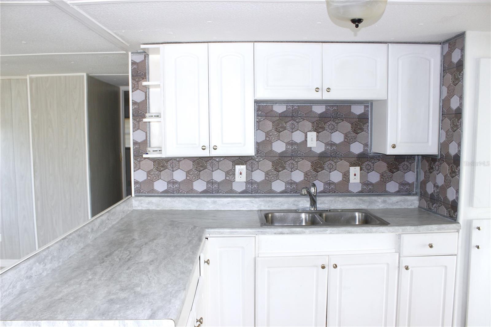 DIXIE GRVS ESTATES - Residential