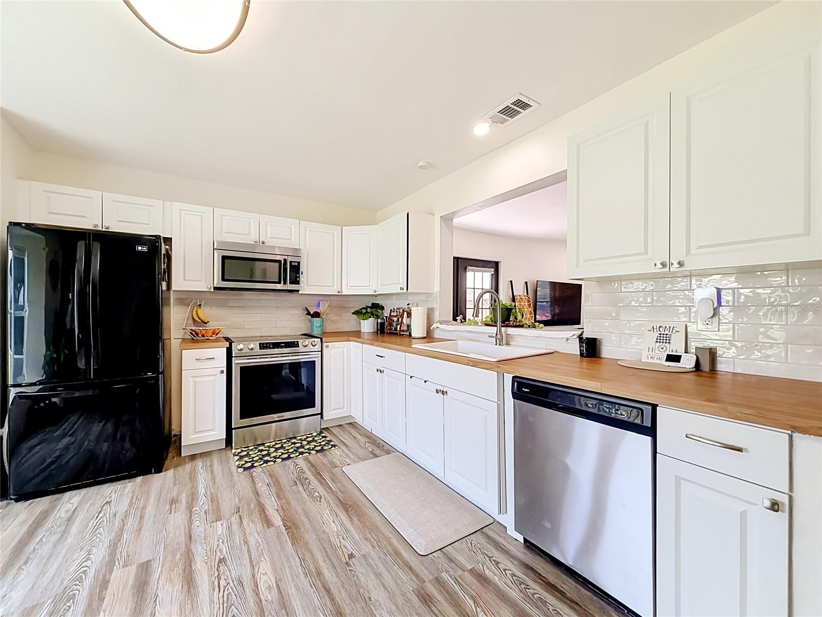 VILLAGE AT CURRY FORD WOODS UNIT 3 - Residential