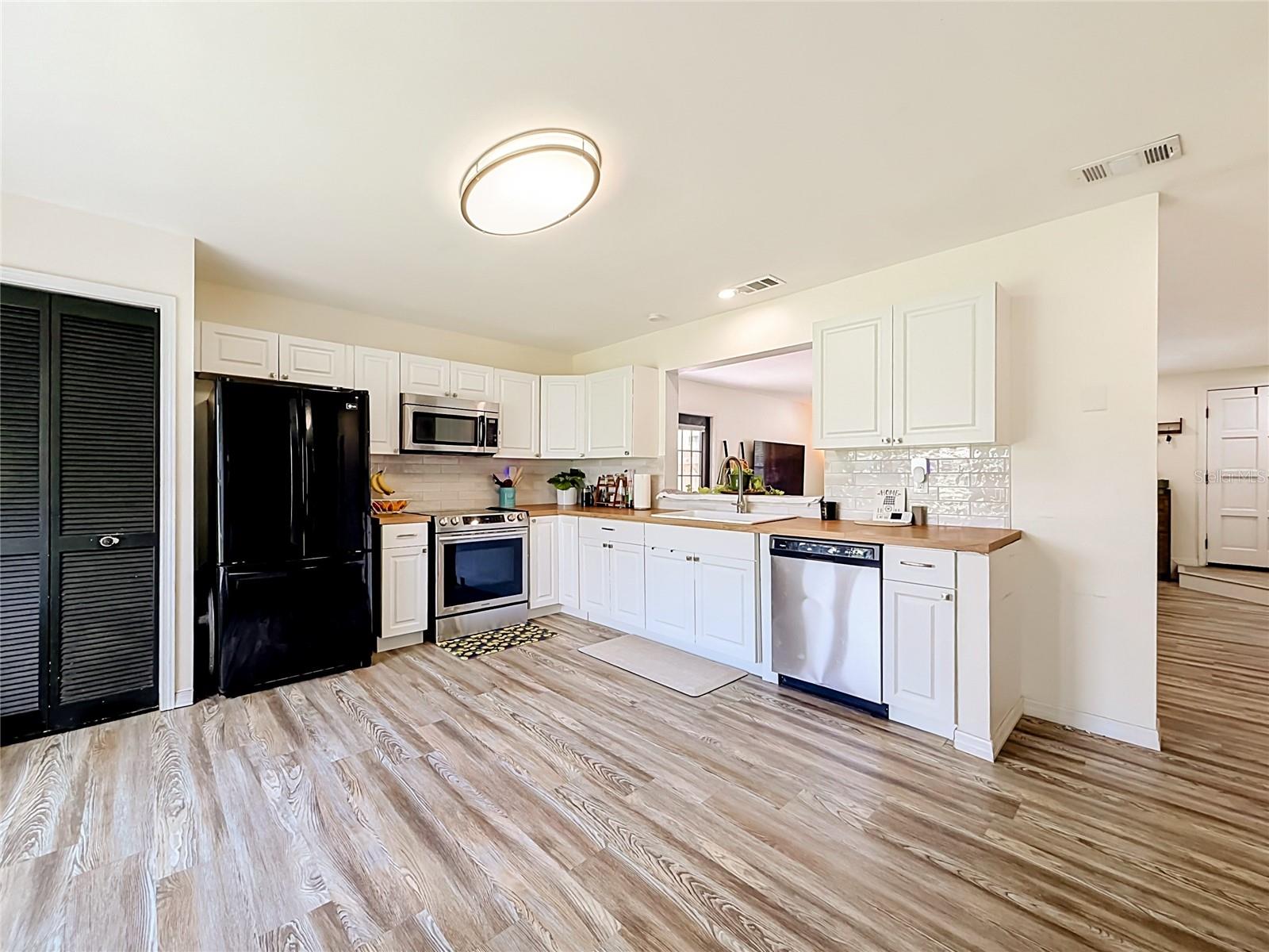 VILLAGE AT CURRY FORD WOODS UNIT 3 - Residential