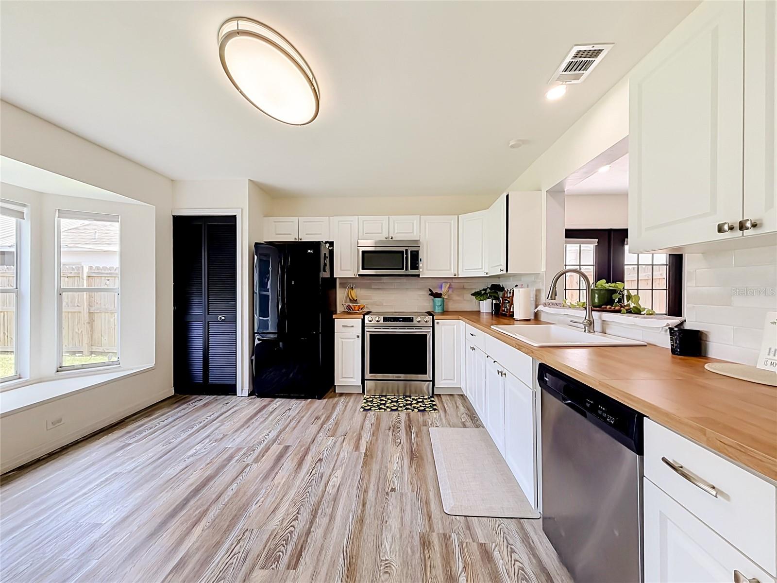 VILLAGE AT CURRY FORD WOODS UNIT 3 - Residential