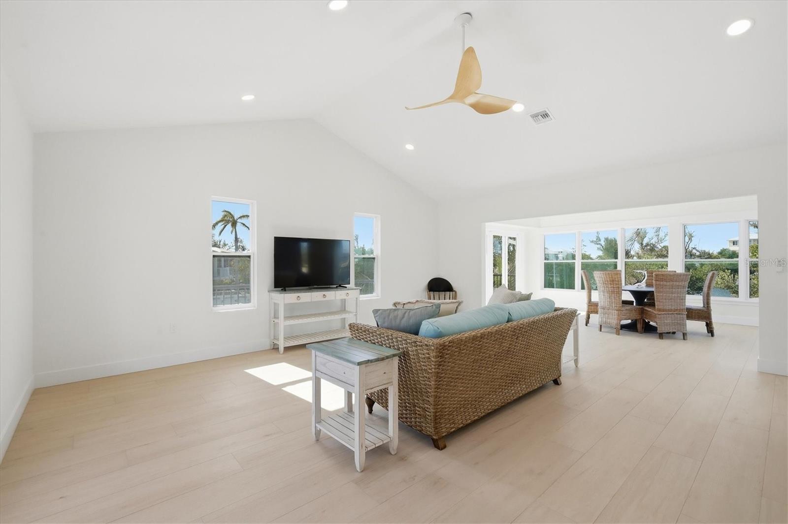 COLONY DON PEDRO PH 04 - Residential
