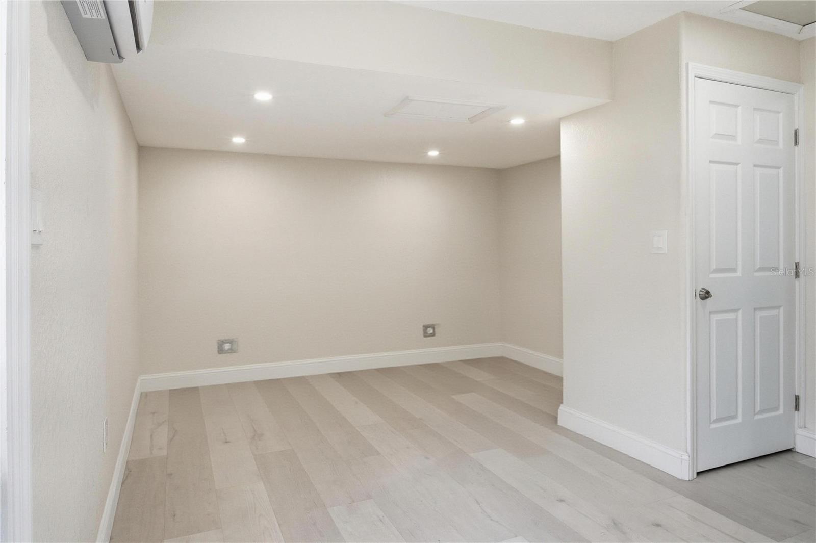 HILLANDALE - Residential