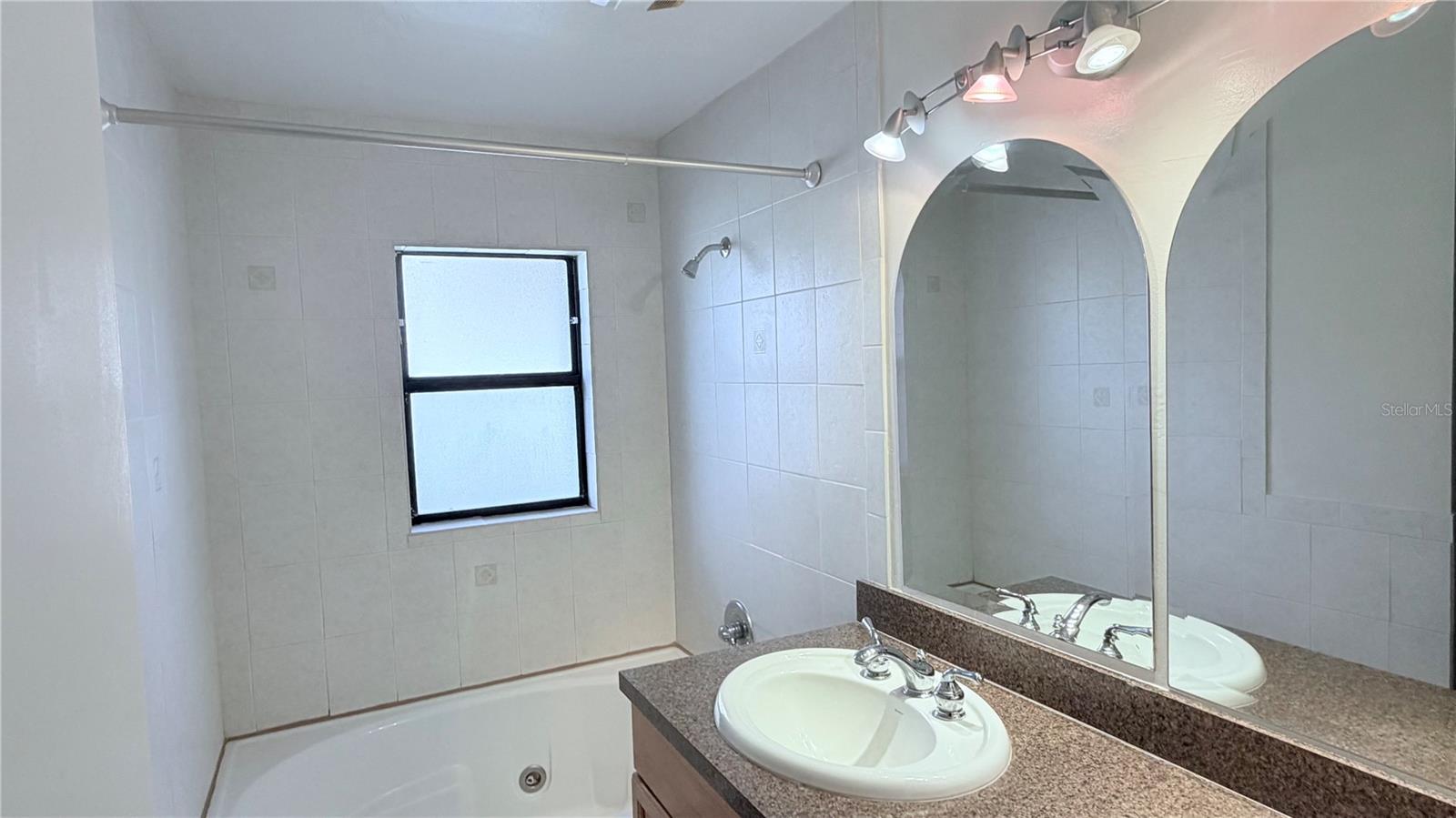 COUNTRYWAY PRCL B TR 5 - Residential Lease