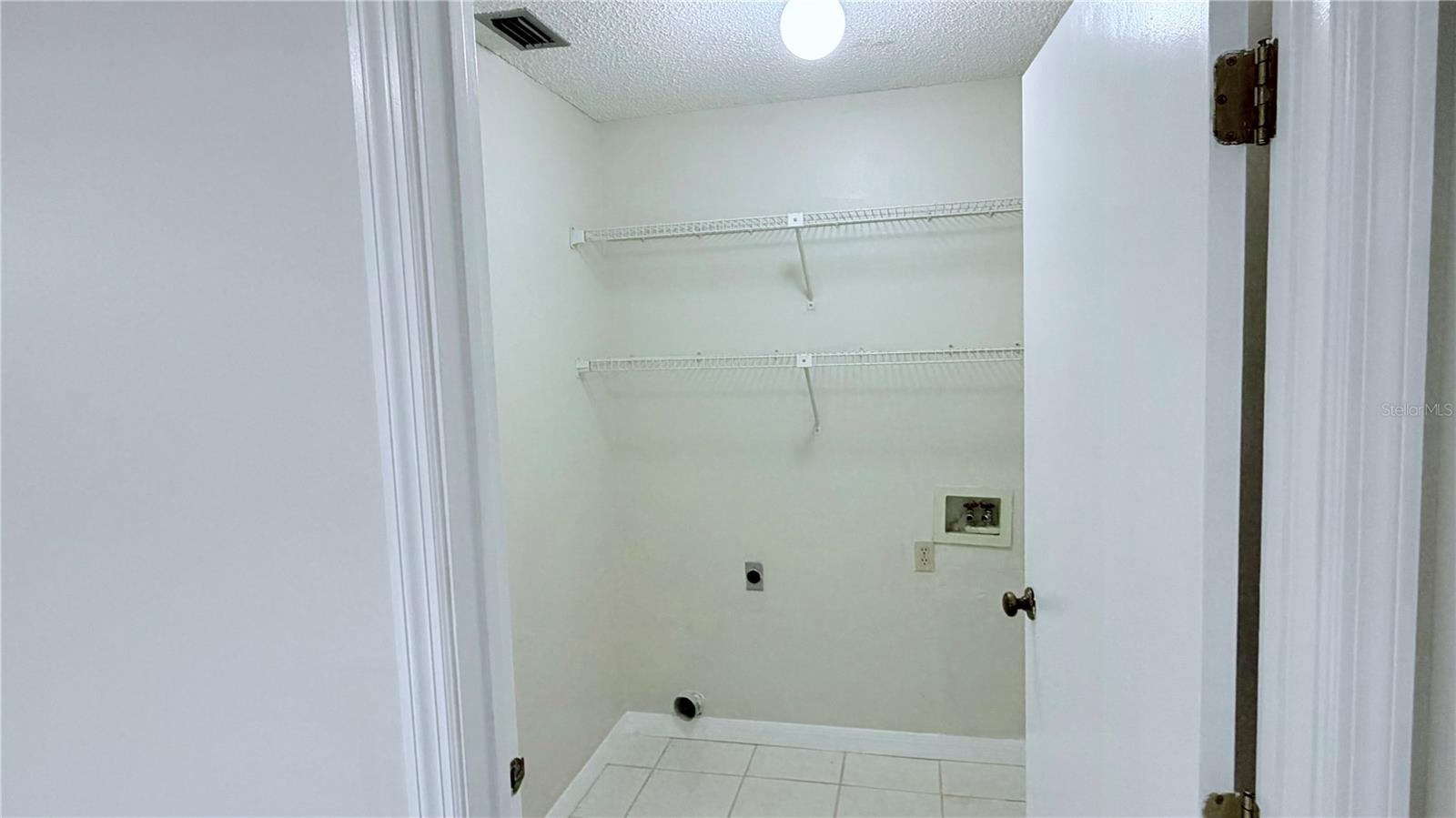 COUNTRYWAY PRCL B TR 5 - Residential Lease