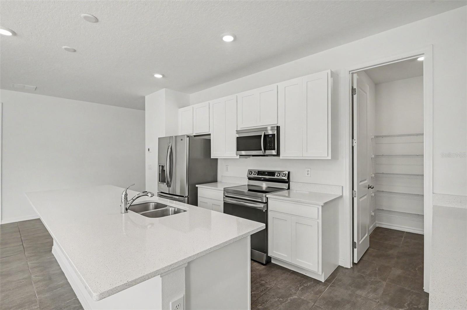 HAMPTON OAKS - Residential