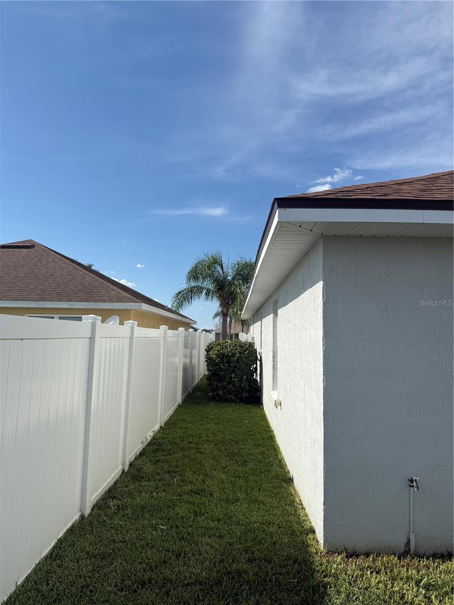ISLAND LAKES - Residential