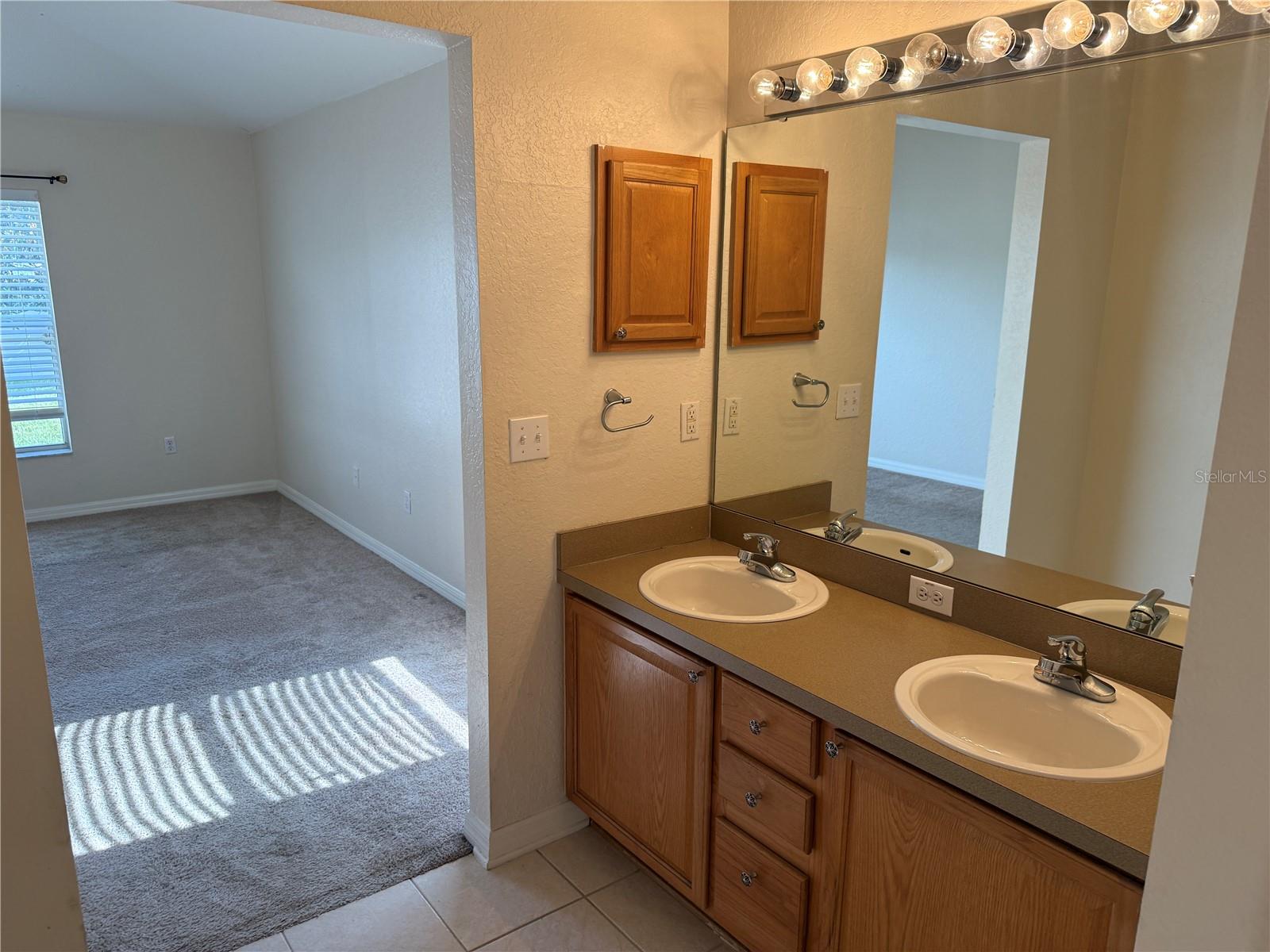 ISLAND LAKES - Residential