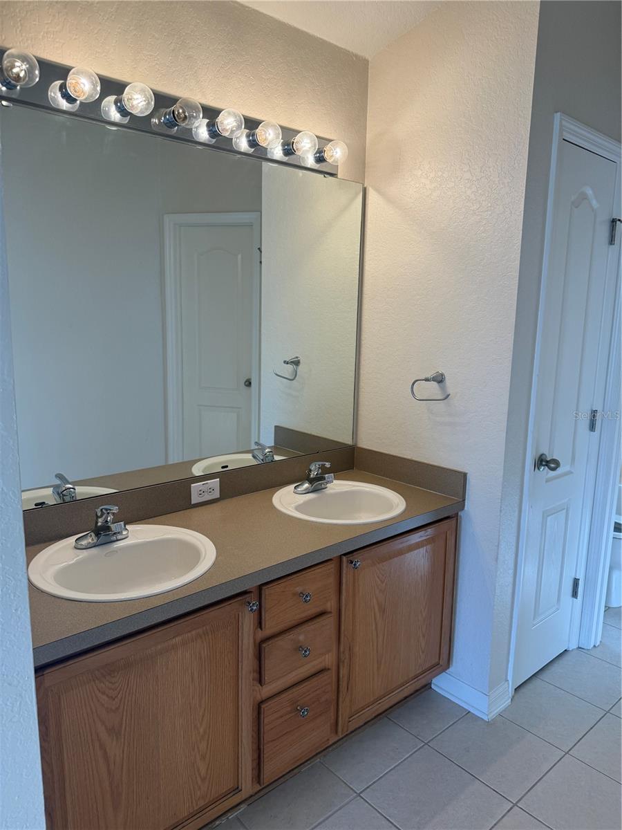 ISLAND LAKES - Residential