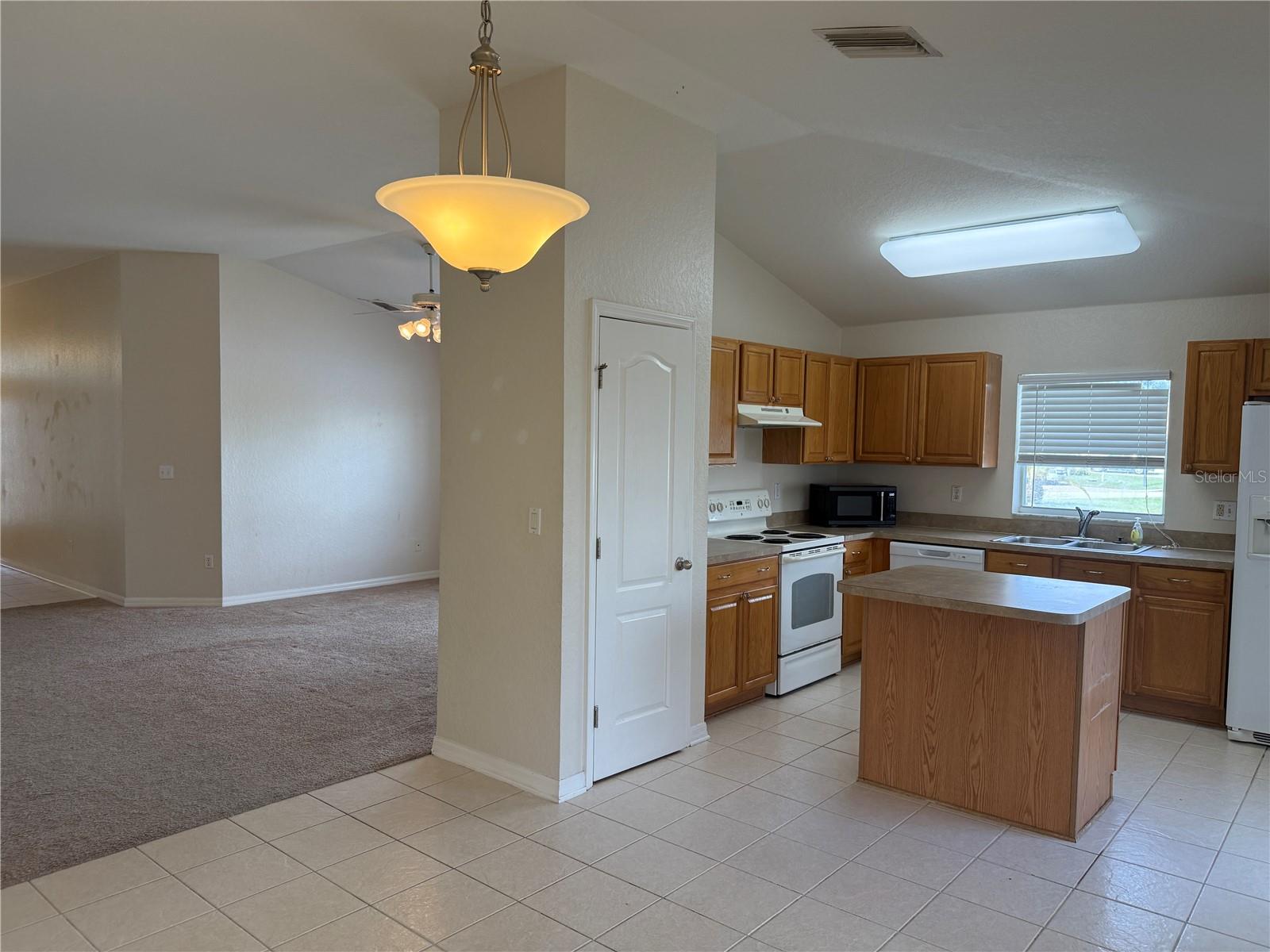 ISLAND LAKES - Residential