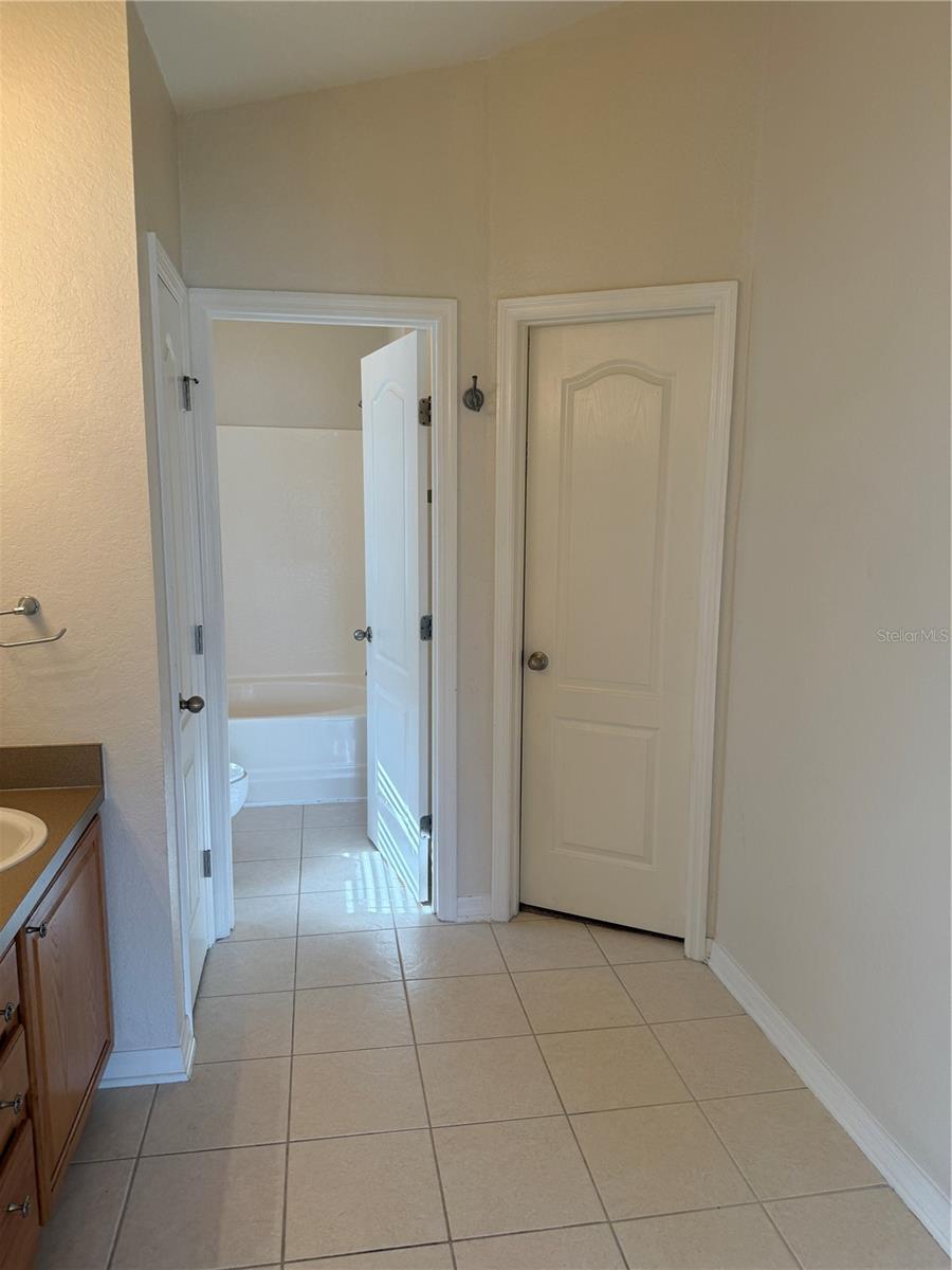 ISLAND LAKES - Residential