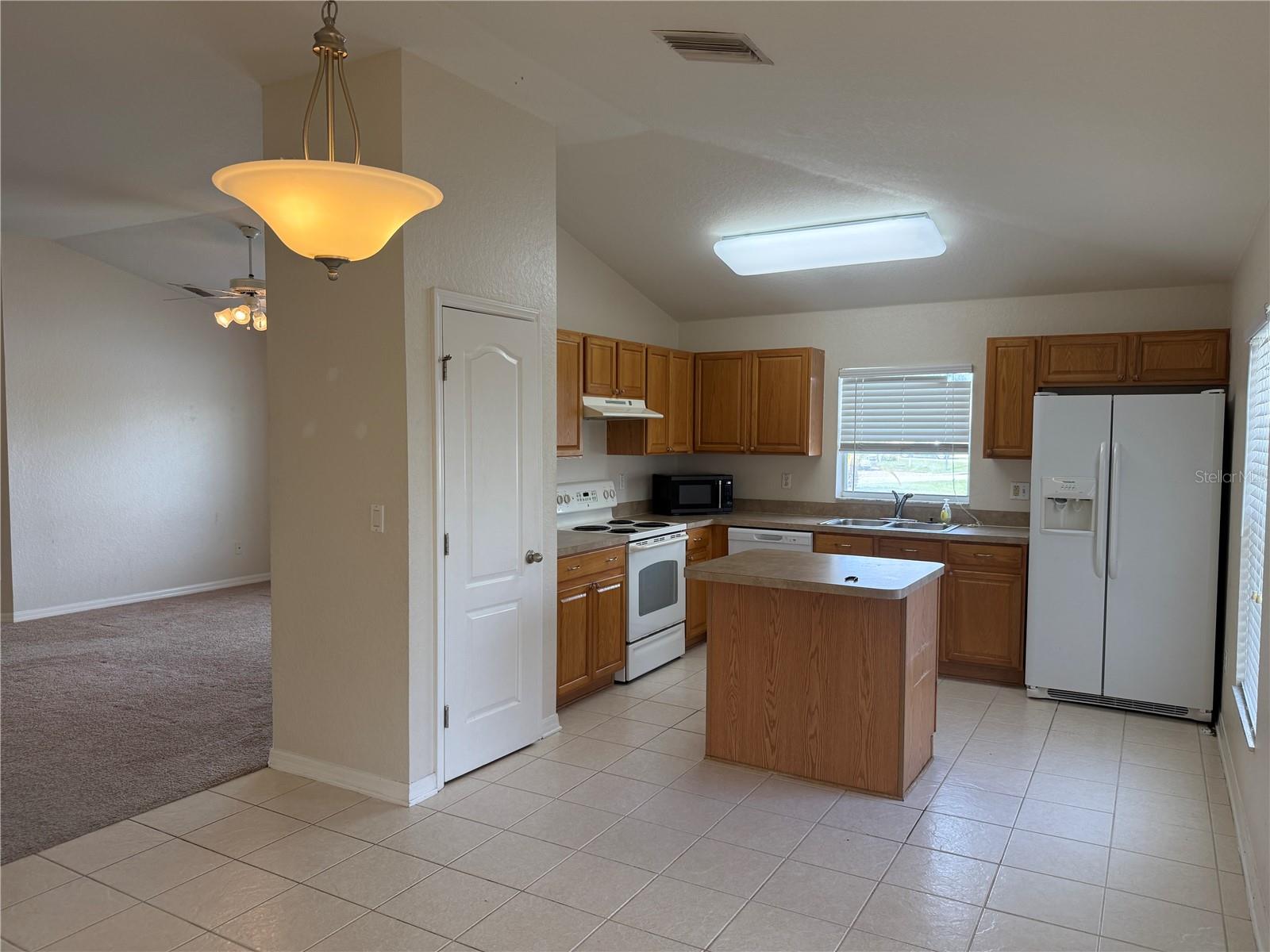 ISLAND LAKES - Residential