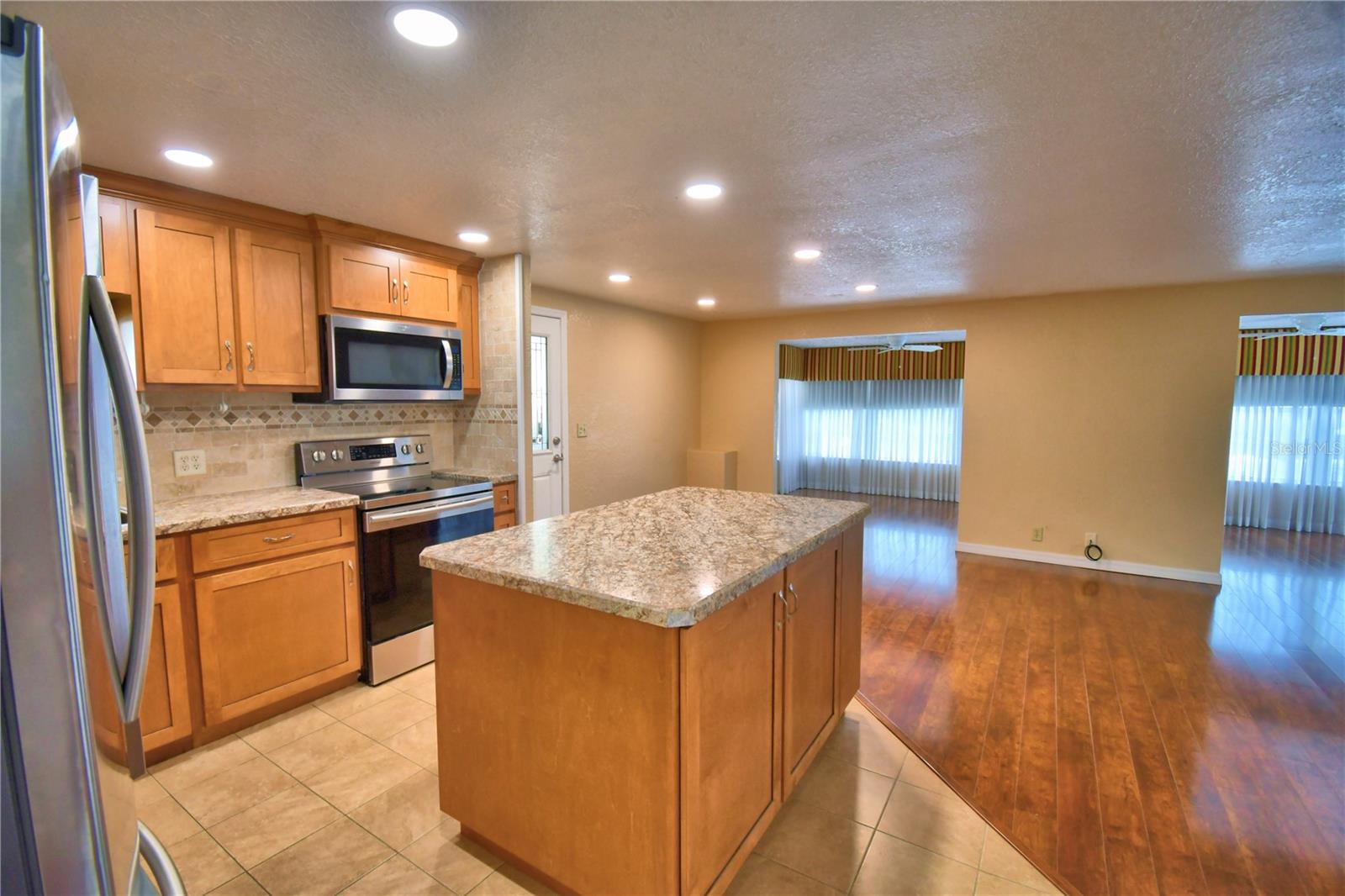 ARIANA SHORES MHP - Residential