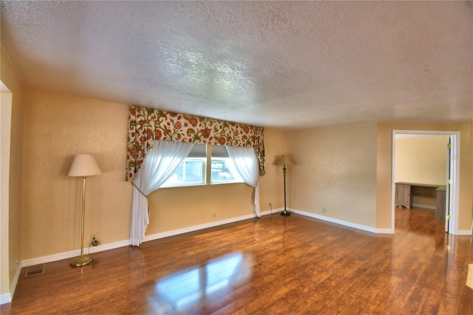 ARIANA SHORES MHP - Residential