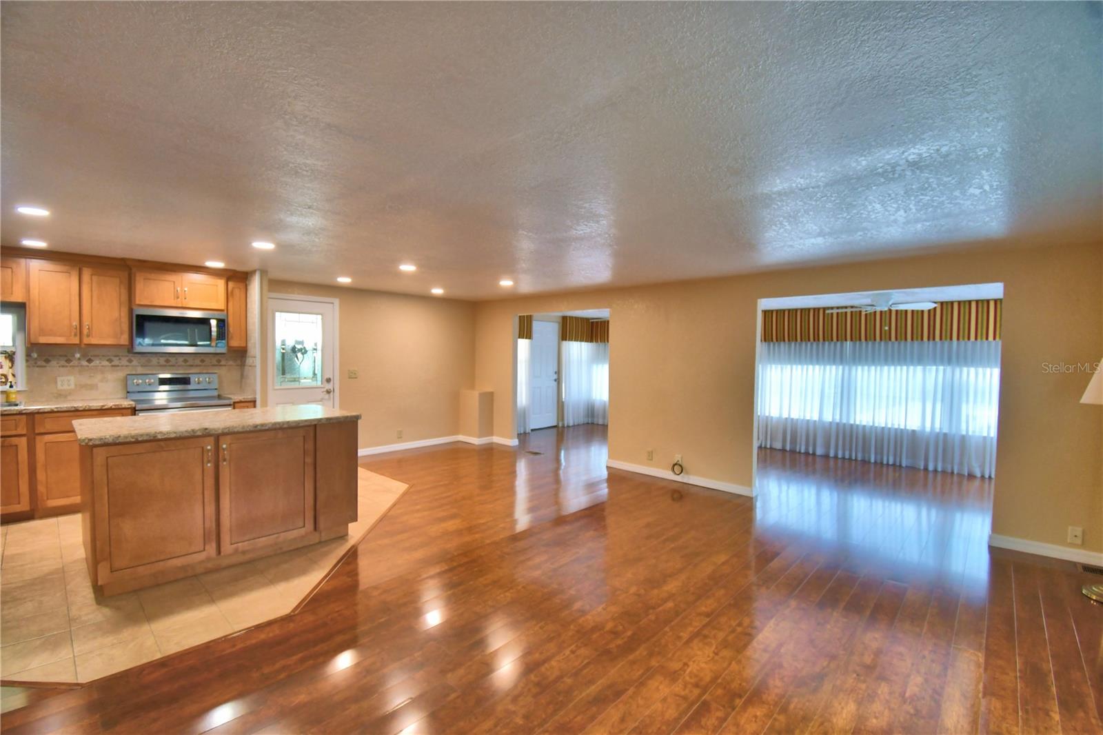 ARIANA SHORES MHP - Residential