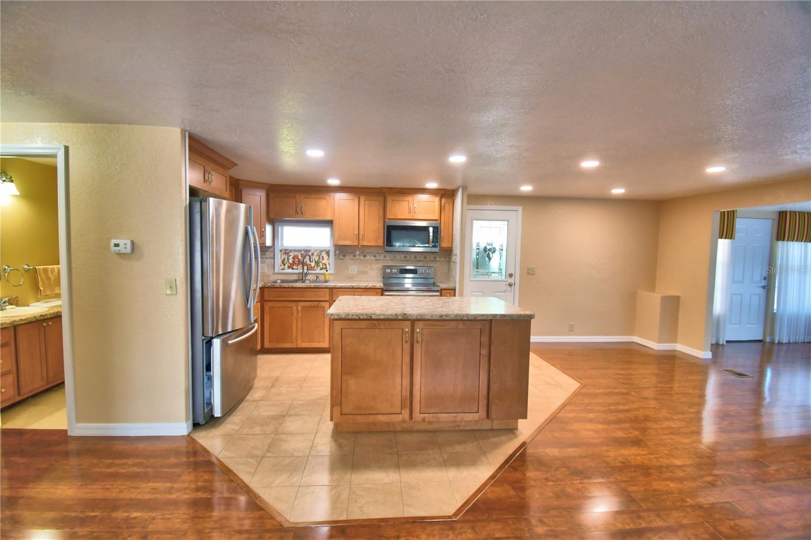 ARIANA SHORES MHP - Residential