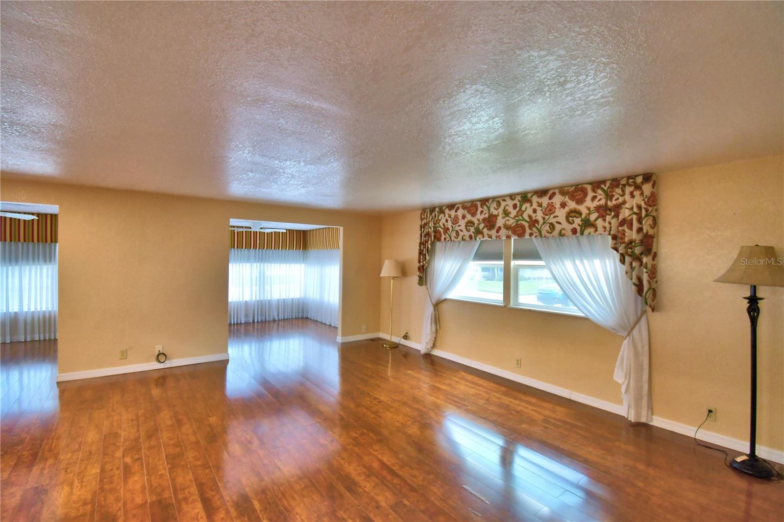 ARIANA SHORES MHP - Residential