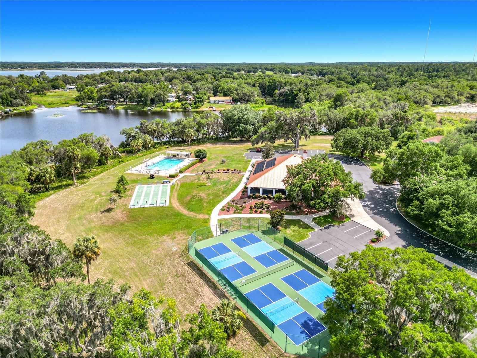 ARBOR LAKES - Residential