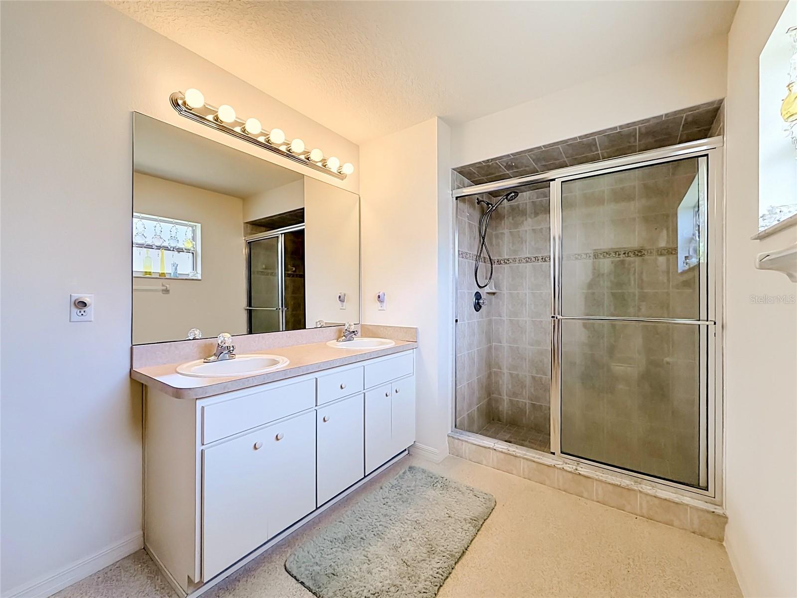 ARBOR LAKES - Residential