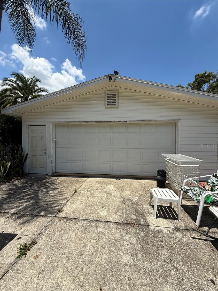HOOKERS ADD - Residential