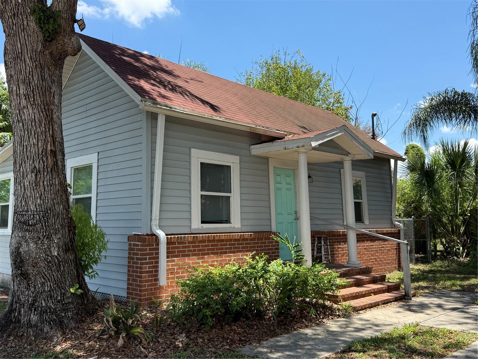 HOOKERS ADD - Residential
