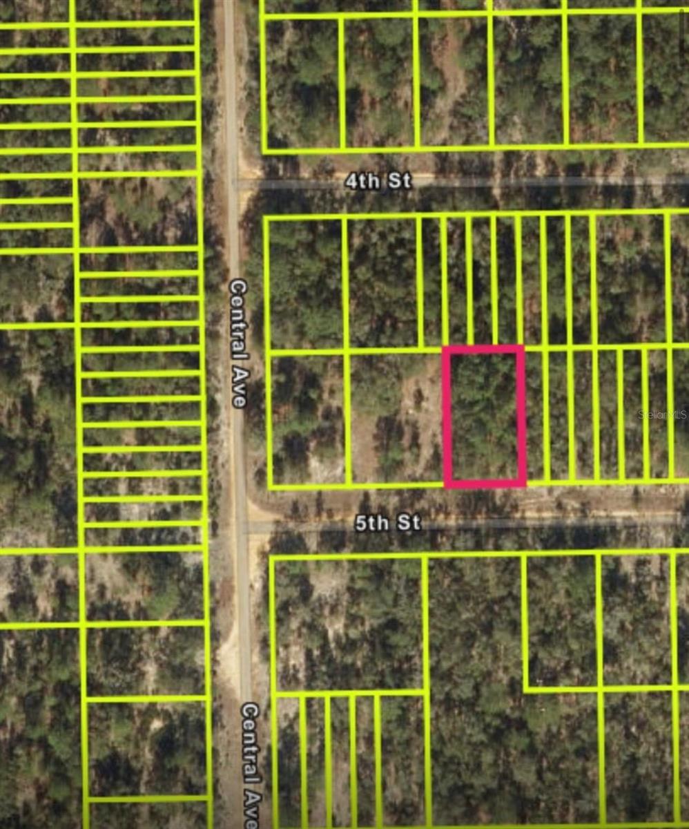 Great opportunity to own a residential lot in Interlachen! Located on 5th St just 3 minutes from the commercial center, this property offers convenience and potencial. Electricity, water and sewer connection are available nearby. Making it a great option to build your dream home or invest in a growing area!