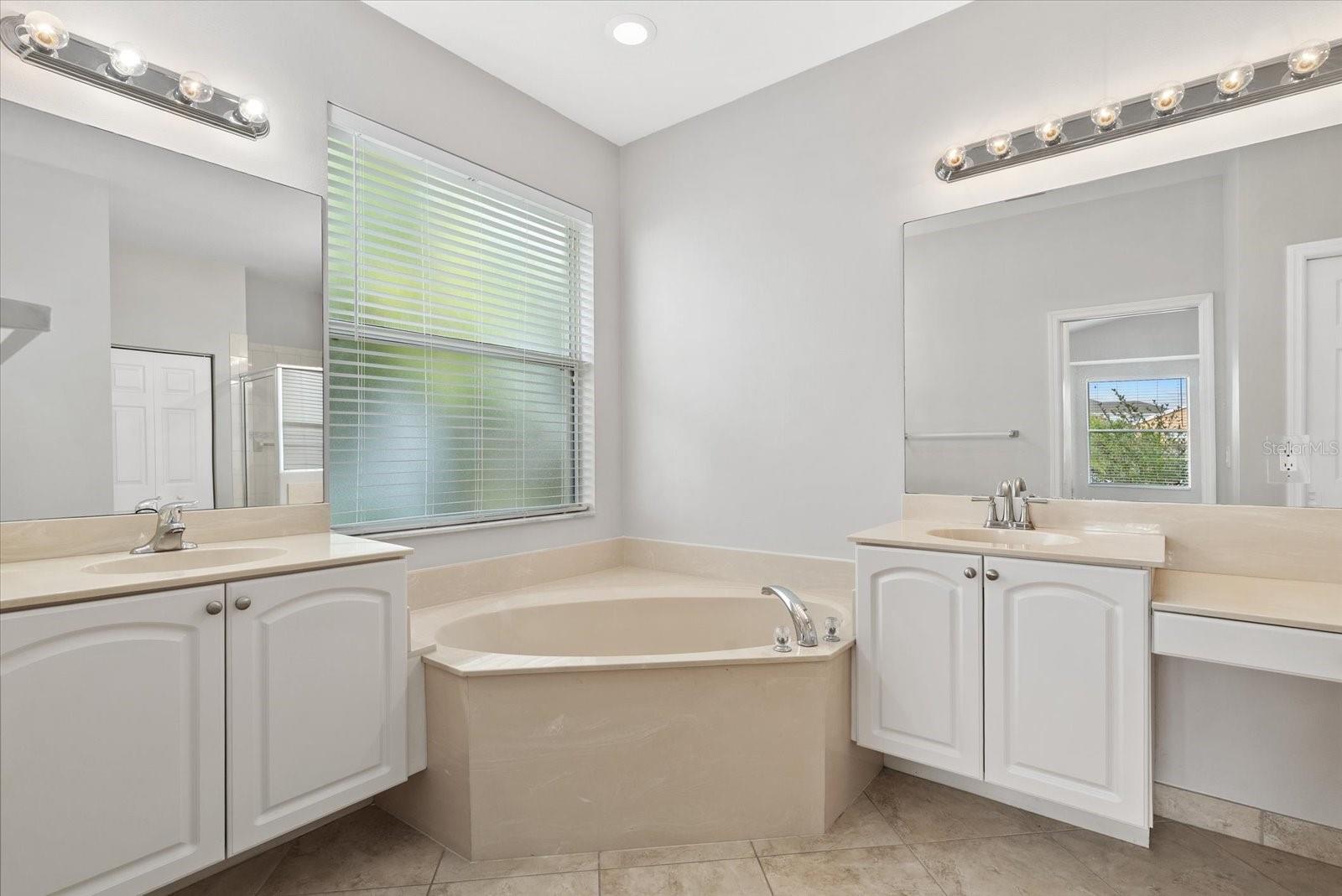 CASCADES AT SARASOTA PH IV - Residential