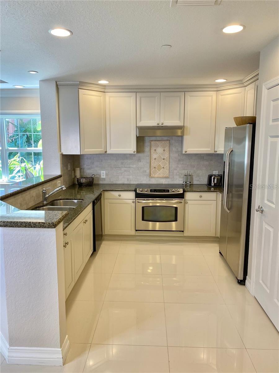 VILLAS AT REUNION SQUARE P3 CONDO - Residential