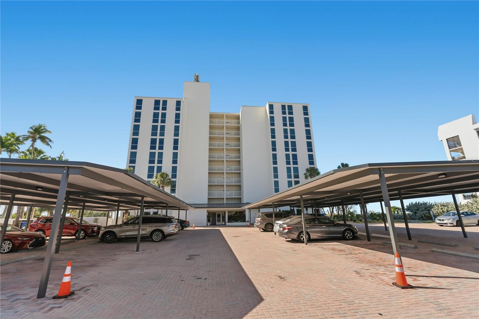 ARBOMAR APTS - Residential