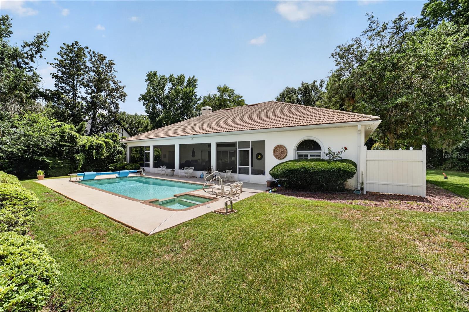 COUNTRY CLUB/OCALA UN 02 - Residential