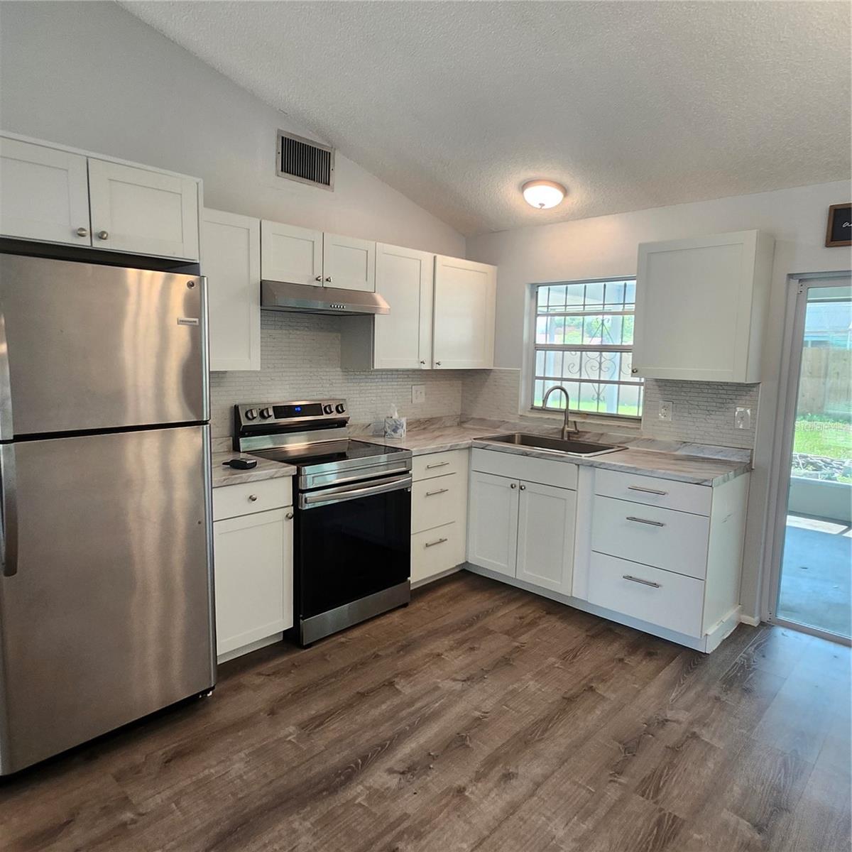VENICE ESTATES SUB 1ST ADDN - Residential Lease