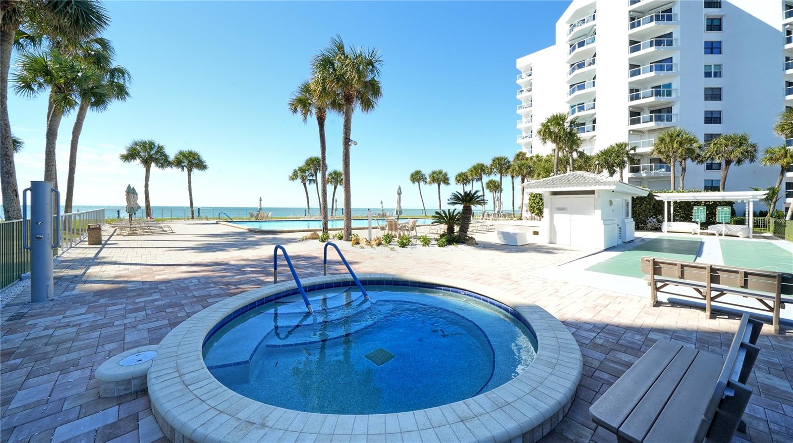 PRIVATEER SOUTH - Residential