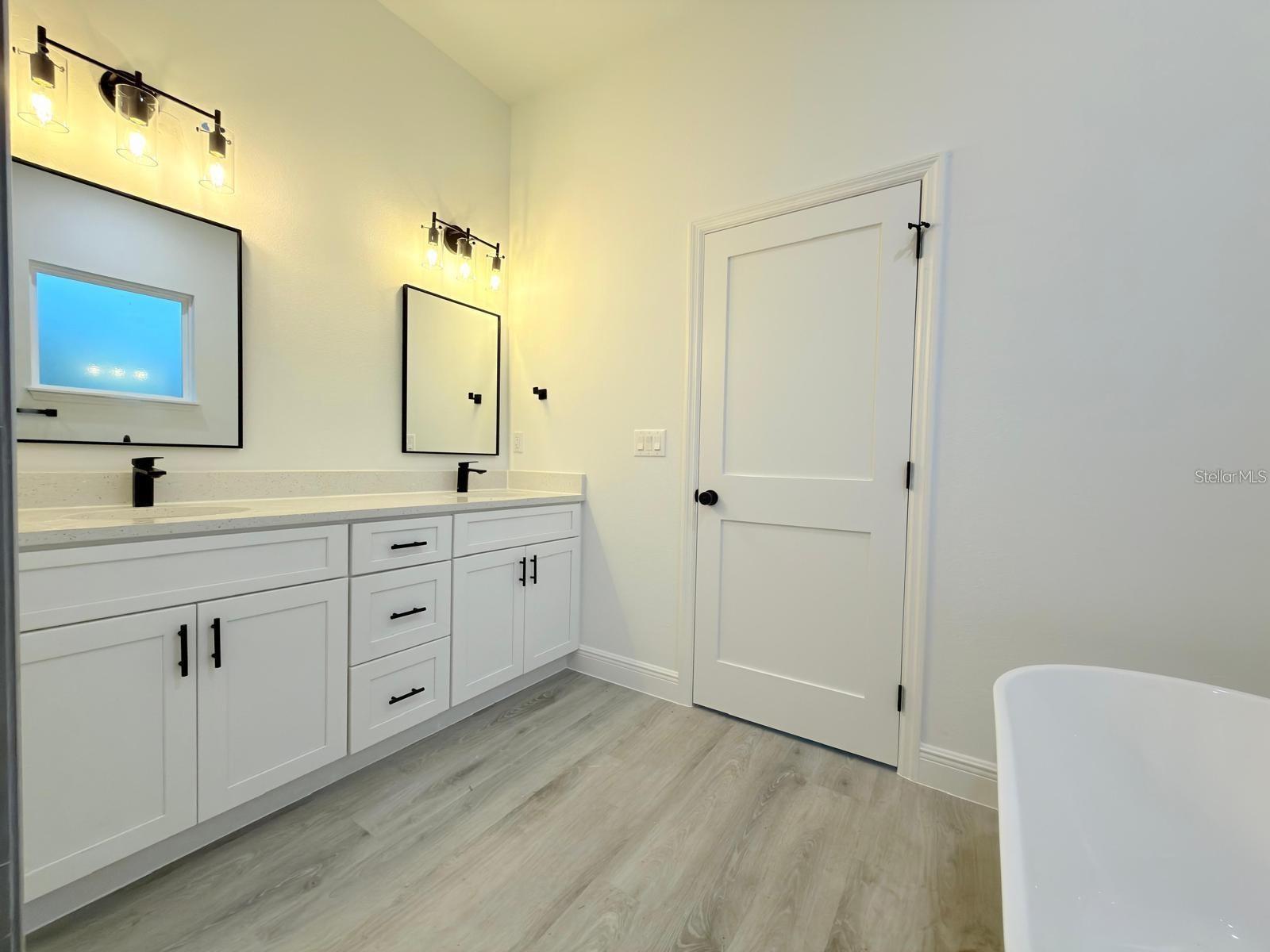 KINGSLAND COUNTRY ESTATE - Residential Lease
