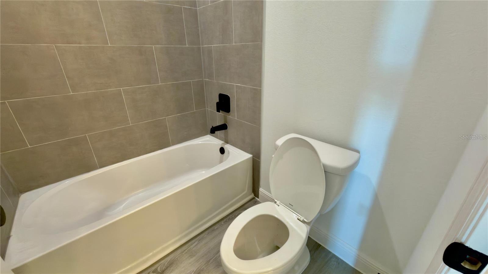 KINGSLAND COUNTRY ESTATE - Residential Lease