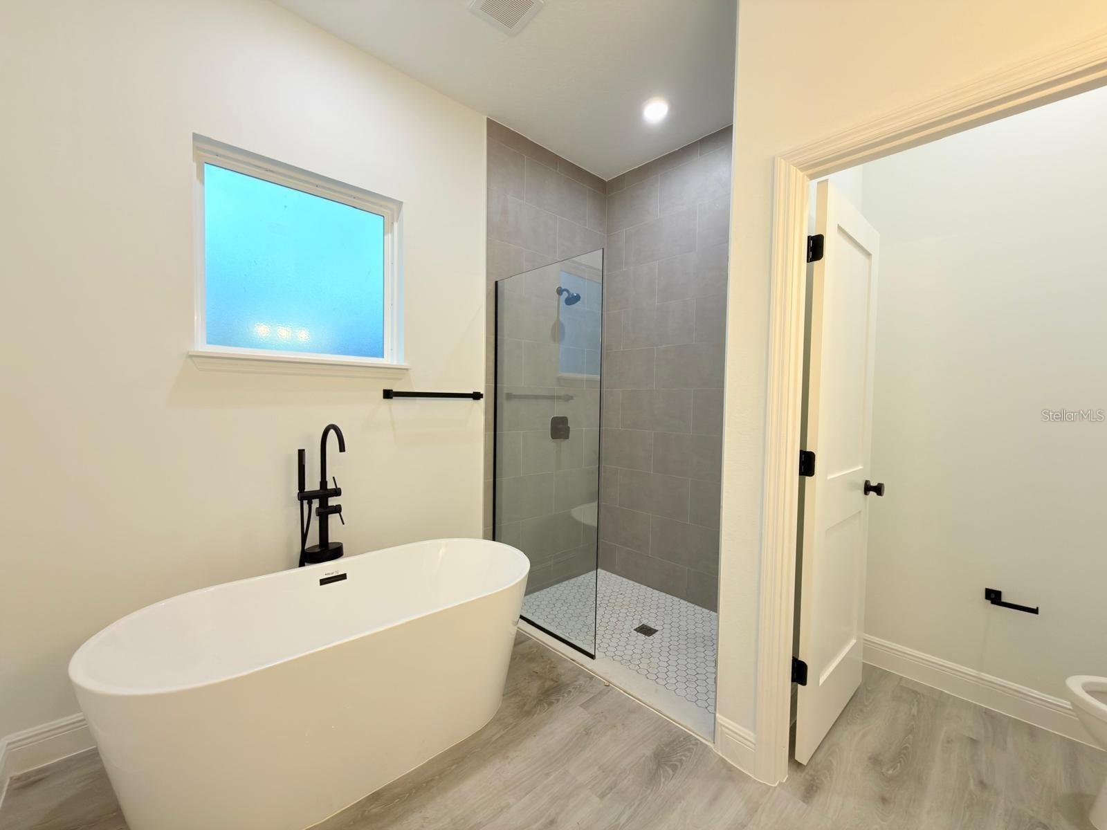 KINGSLAND COUNTRY ESTATE - Residential Lease