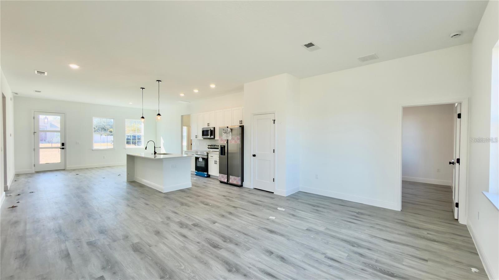 KINGSLAND COUNTRY ESTATE - Residential Lease