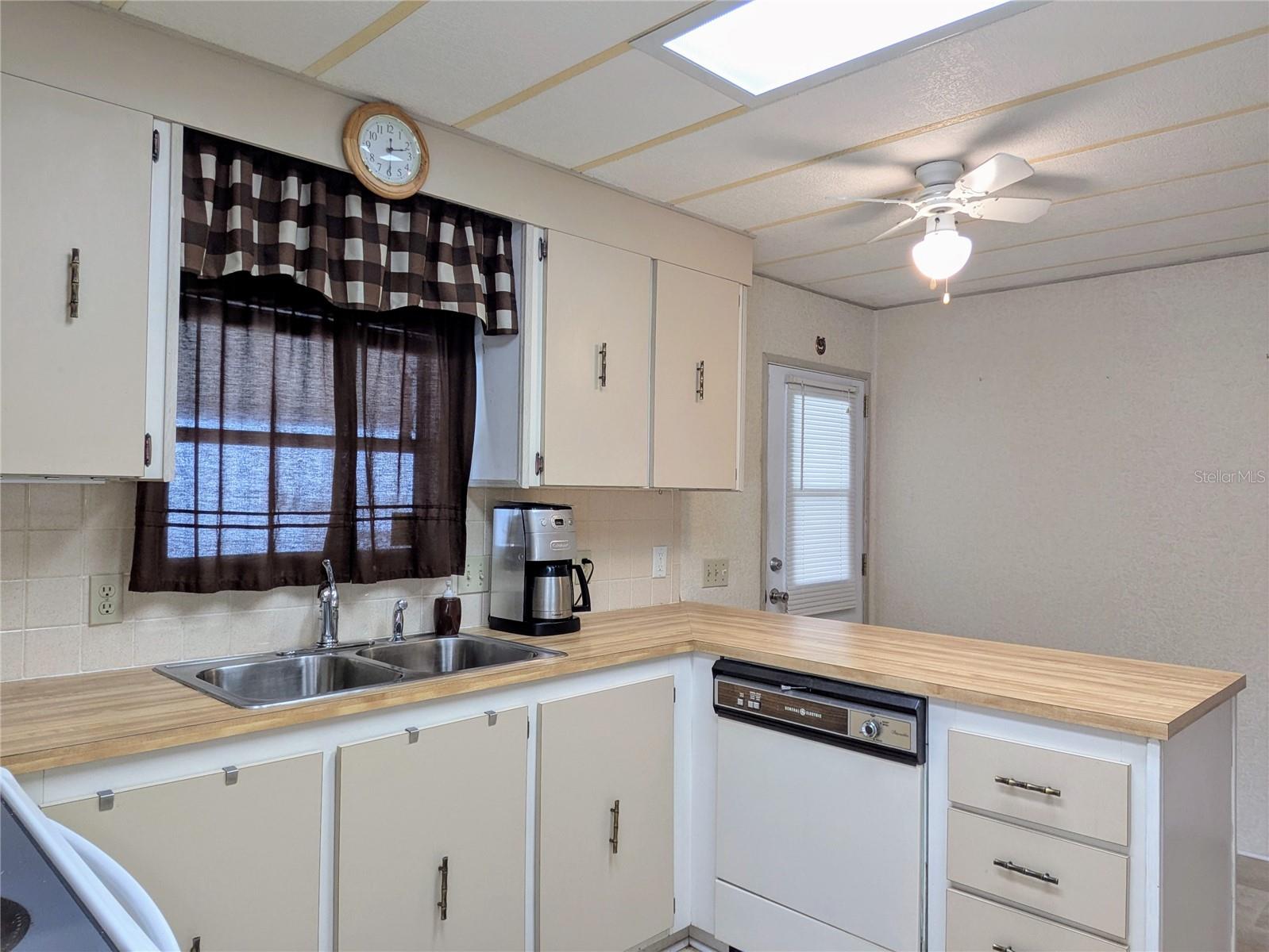 LAKESIDE HILLS ESTATES - Residential